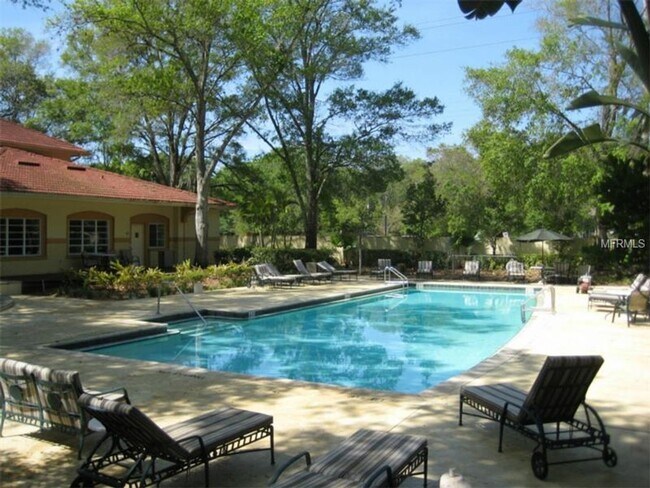 Foto del edificio - Water view! great 2nd floor 1bed/1bath in desirable Pinnacle at Carrollwood condo