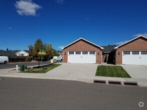 Building Photo - 402 Appletree Ct