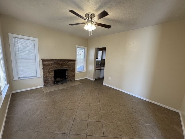 Building Photo - Central Phoenix Home