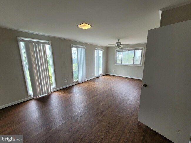 Building Photo - 1043 Welsh Dr