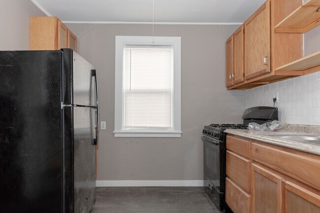 Foto del edificio - Please View 3D Virtual Walk-Through Before Scheduling a Showing