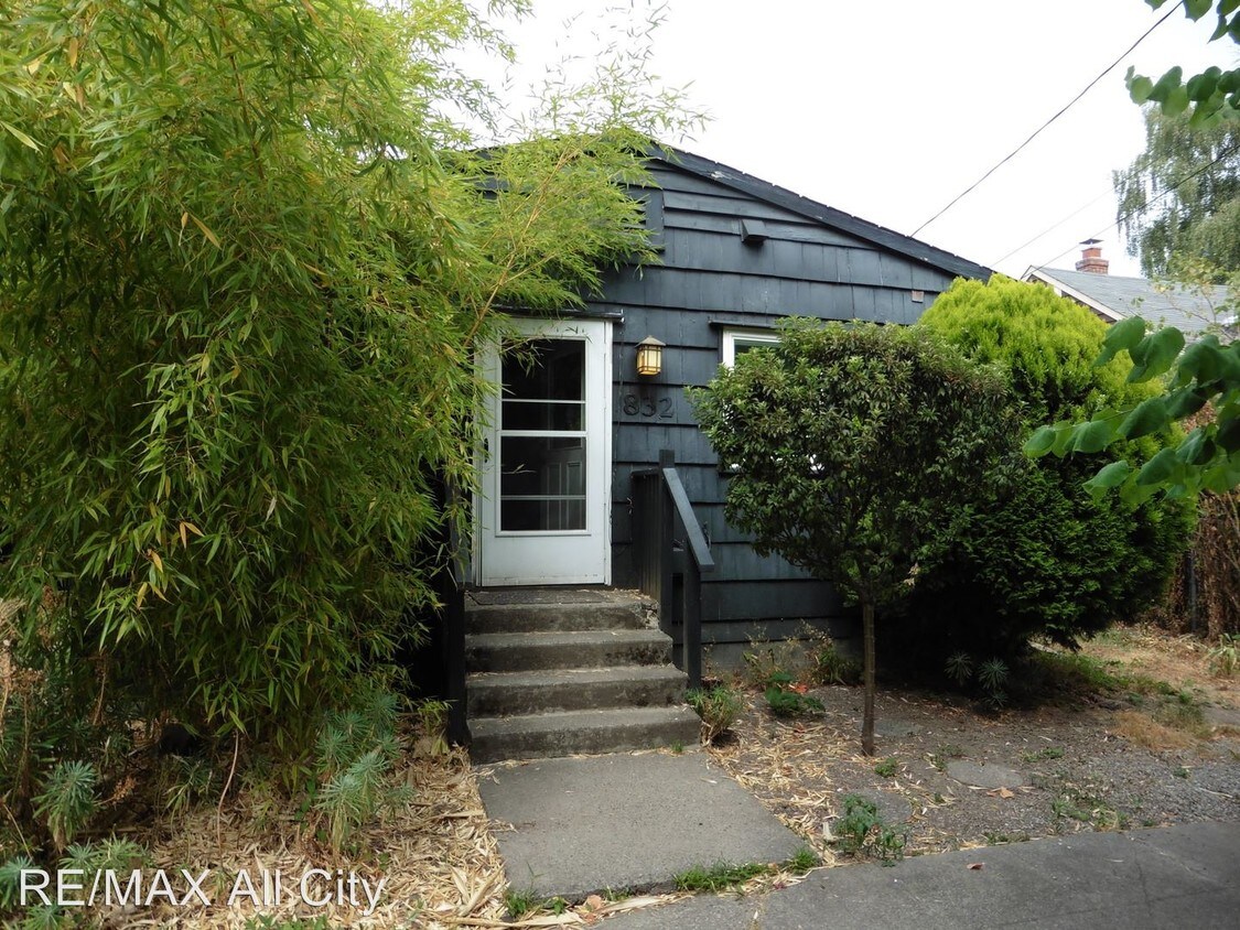 Primary Photo - 832 S Orcas St
