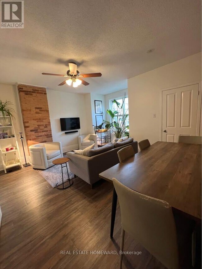 Building Photo - 2- 244 BATHURST STREET