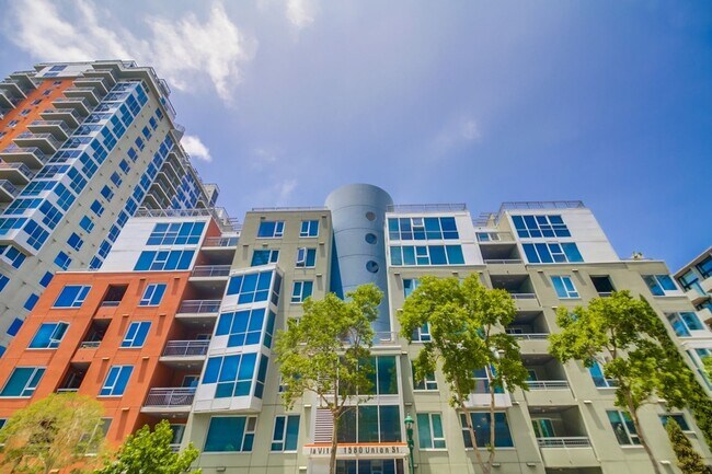 Foto del edificio - Modern 2 bed / 2 bath Condo in Little Ital...