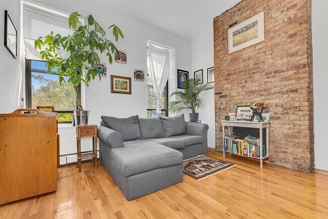 Foto del edificio - 543 1/2 East 6th Street