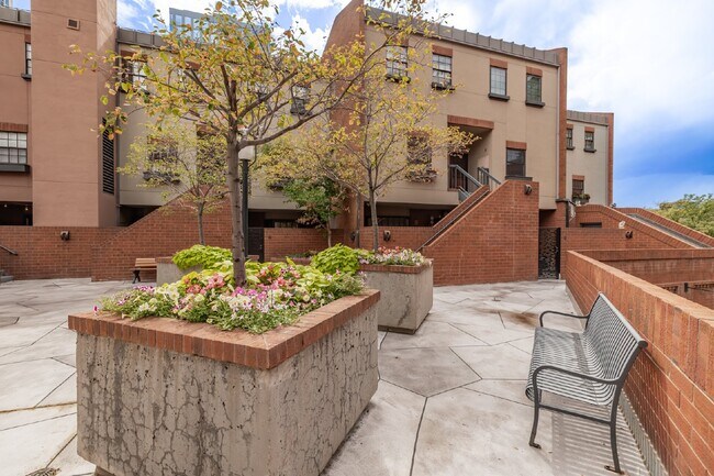 Building Photo - This stunning 3-bedroom, 3-bath condo in D...