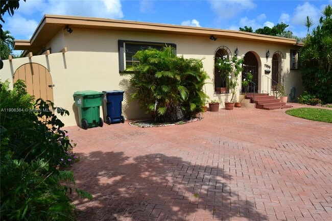 Foto del edificio - 7855 SW 17th Terrace