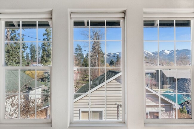 Building Photo - Cute Whitefish Home close to the Footbridge
