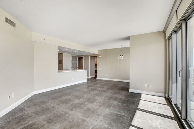 Foto del edificio - Turnberry Towers 4305W-Strip/City Views from this Stunning 3Bd/2.5Ba Residence