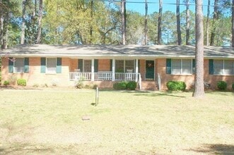 Building Photo - 2215 Young Dr