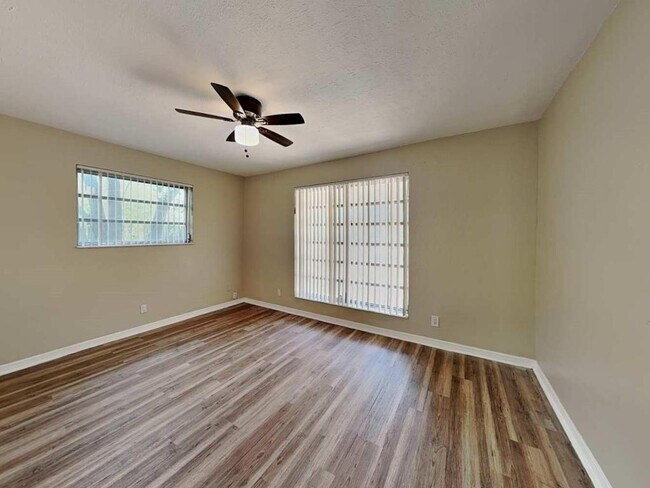 Foto del edificio - 4915 Johnson St