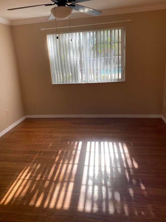 Foto del edificio - 1600 Crestwood Ct S