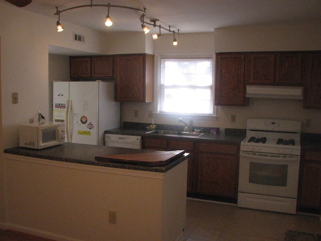 Primary Photo - 2339 Commonwealth Dr