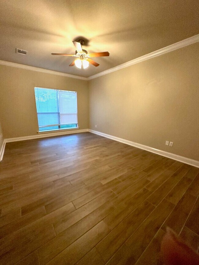 Building Photo - 41188 Lakeway Cove Ave