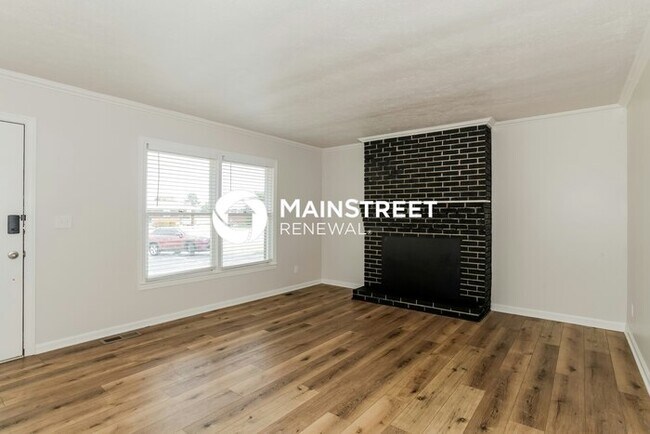 Building Photo - 4 Bedroom Pet-Friendly Home in Shelbyville, KY with Main Street Renewal