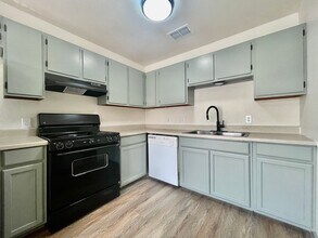 Building Photo - 104 Lady Bird Ln
