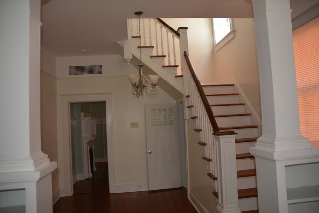 4527 - 29 Baronne St., New Orleans, LA 70115 - 4527 Baronne St