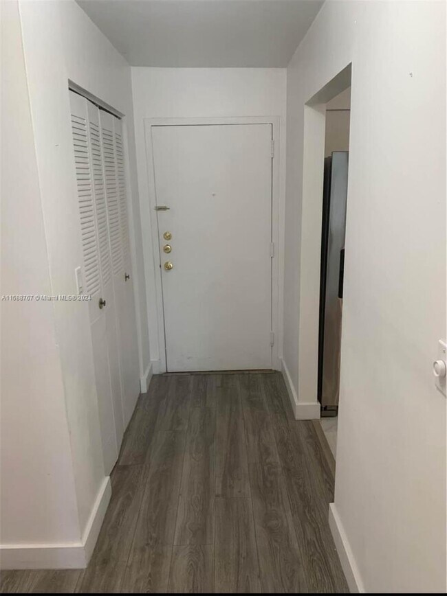 16950 W Dixie Hwy Unit 126, North Miami Beach, FL 33160 Condo for