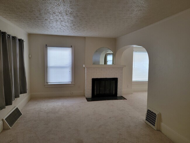Building Photo - 1299 Sunrise Dr