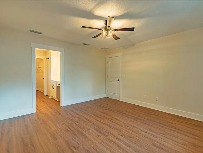 Foto del edificio - 45035 James St