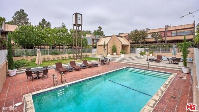 Foto del edificio - 2 br, 2.5 bath House - 421 S Van Ness Ave ...