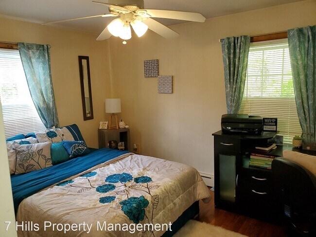 Foto del edificio - 3 br, 1 bath House - 17 School Street