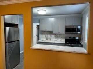 Building Photo - 709 Avenue A