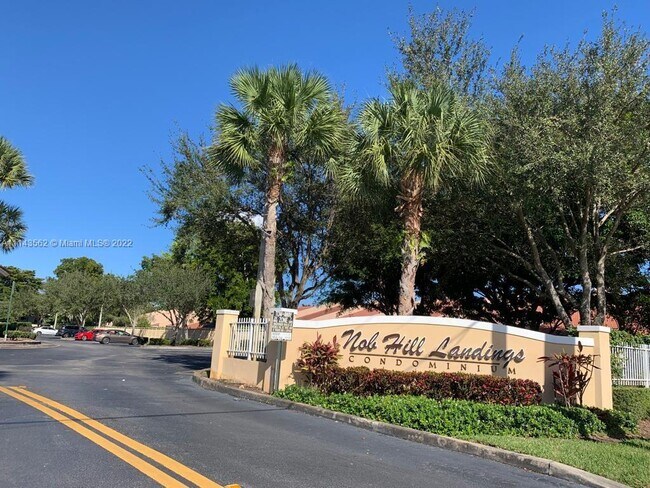 Foto del edificio - 9909 Westwood Dr