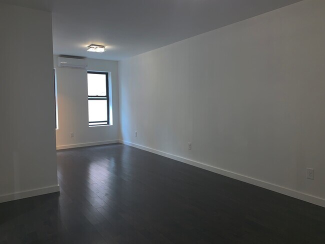 Living/Dining - 894 Rogers Ave