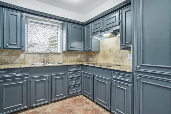 Building Photo - 1329 Mackie Dr