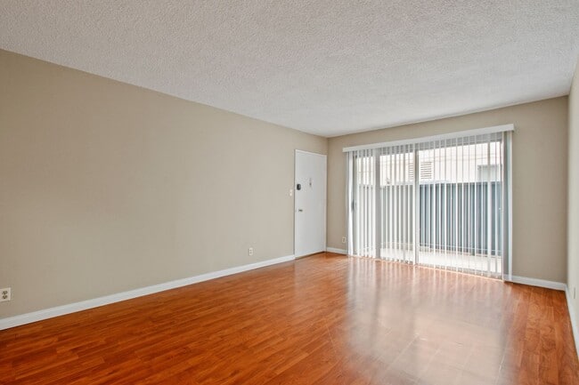 Building Photo - 3735 Mentone Ave