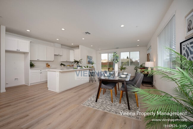 Building Photo - 551 Fox Hunt Wy