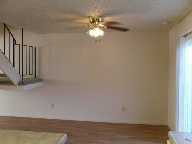 Building Photo - CONDO READY FOR MOVE IN!