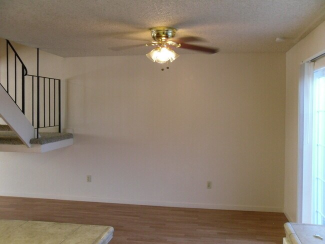 Foto del edificio - CONDO READY FOR MOVE IN!