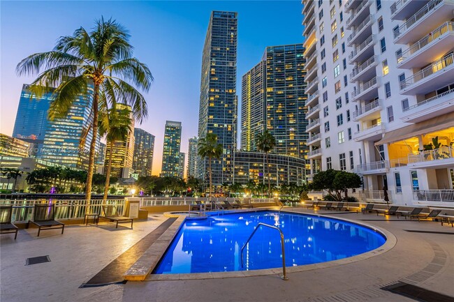 Foto del edificio - 701 Brickell Key Blvd