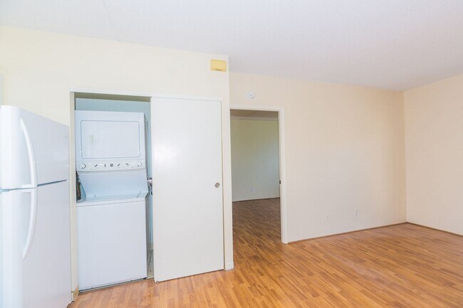 Foto del edificio - Suncrest in Ewa Gentry: 1-bed, 1-bath, 2-parking - PET Friendly !