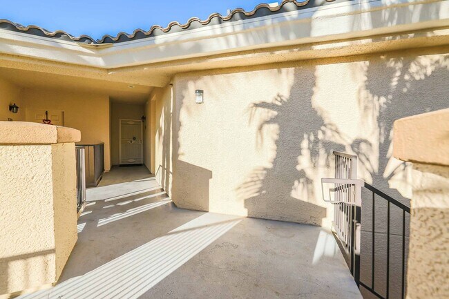 Building Photo - Two Bedroom Condo in Guard Gated Vistana