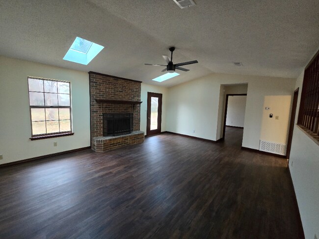 Foto del edificio - 199 Lakeside Ln