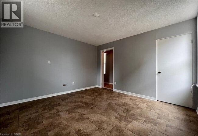 Building Photo - 432 Clarence St