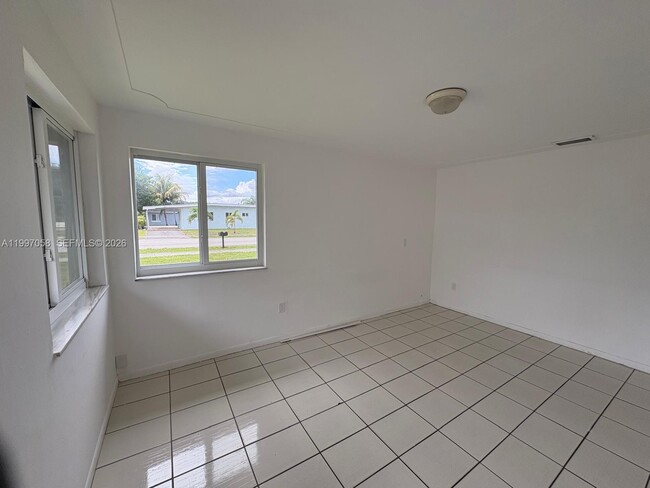 Building Photo - 2550 SW 58th Ave