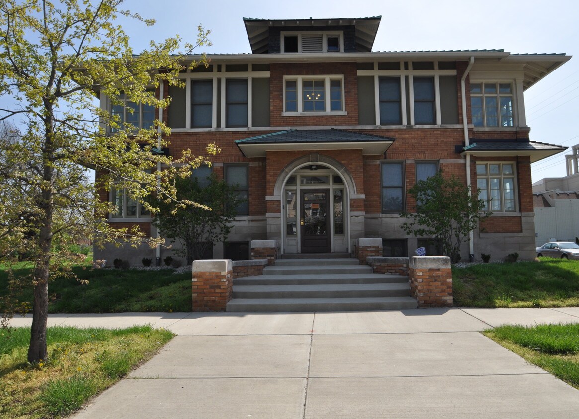 Foto principal - 2203 Broadway St