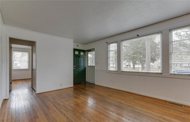 Foto del edificio - 106 Hodges Manor Rd