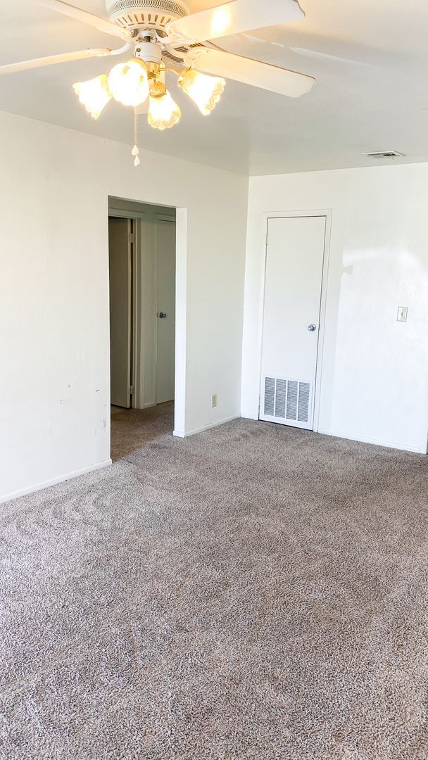 Building Photo - Small Town Living-Just A Short Drive From ...