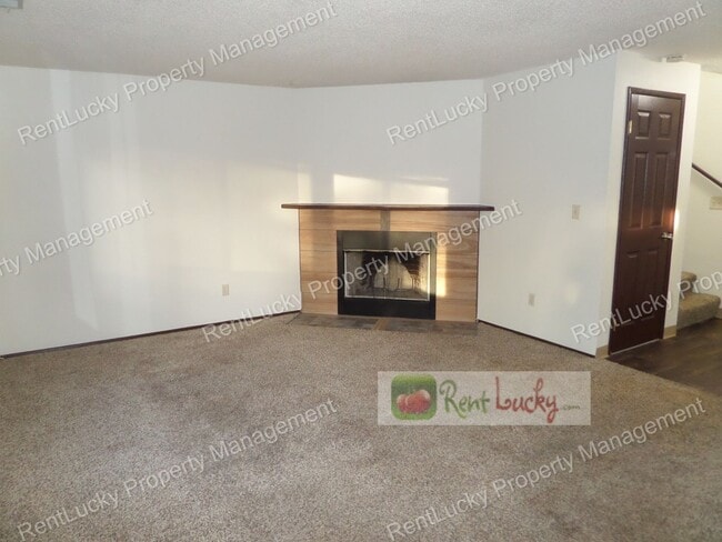 Building Photo - Lee-Federal Way Duplex