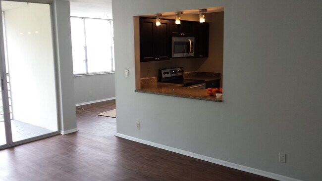 Foto del edificio - 9400 Live Oak Pl