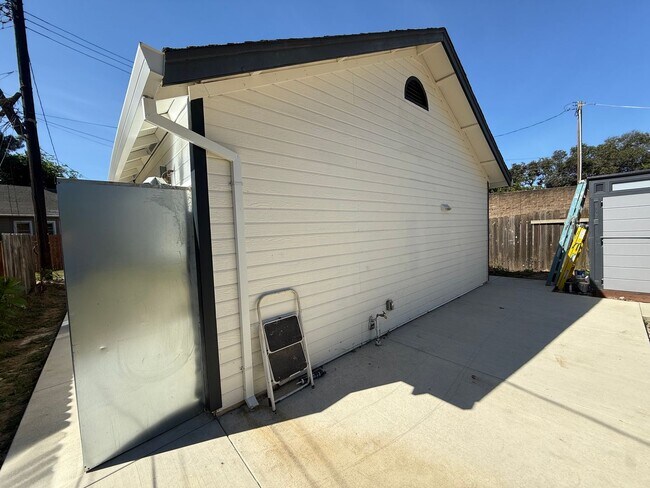 Foto del edificio - AVAILABLE NOW!  Newly Remodeled 1 bedroom, 1 bath in downtown area, won't last long!