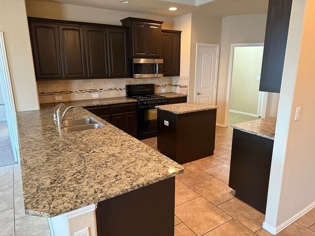 Foto del edificio - 7008 Pitchfork Ranch Rd