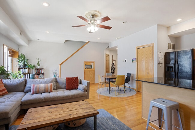 Foto del edificio - 2350 N Kedzie Blvd