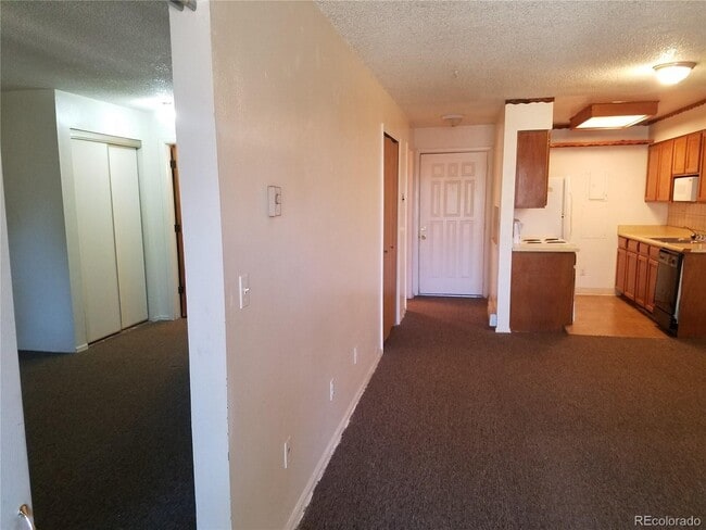 Building Photo - 14780 E Kentucky Dr