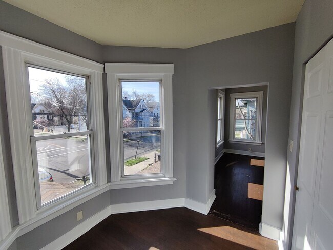 Building Photo - Winthrop520